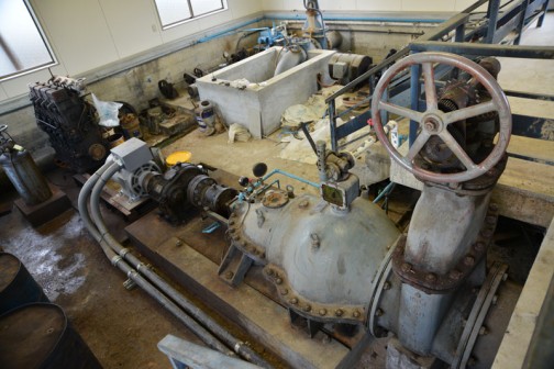 水戸市大場町島地区排水機場にある、もう使用されていない1964年製クボタ4気筒ディーゼルエンジン
