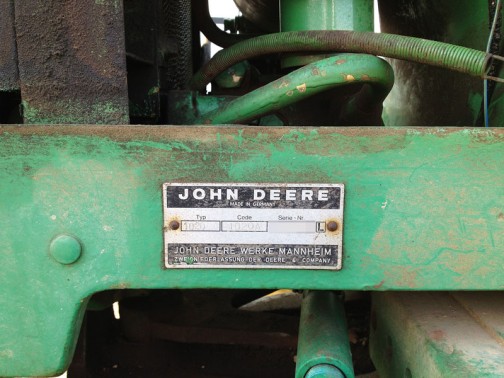John Deere 1020(1965 - 1973) ジョンディア1020は水冷3気筒2.5リッターディーゼル33馬力だそうです