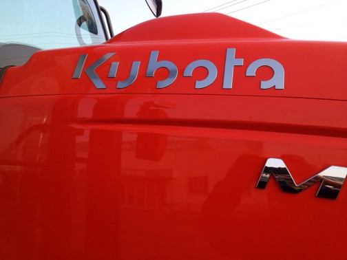 kubota tractor M125G　125PS　　クボタトラクターM125G　水冷4気筒ディーゼルエンジン　6124cc　125馬力