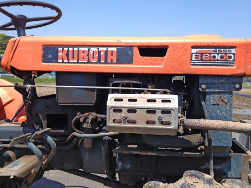 KUBOTA TRACTOR B6000　クボタトラクターB6000　一説によれば600cc2気筒ディーゼルエンジン11馬力　1973年から1977年まで生産されたそうです。