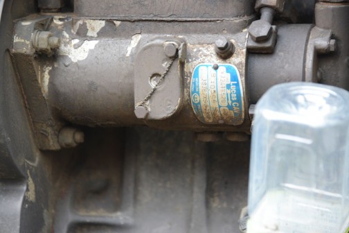 燃料ポンプには銘板が残っています。