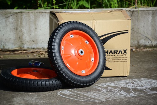 これがそのタイヤです。HARAX（ハラックス）の製品ですね。 #ボックスカートレース #レッドブルボックスカートレース #RedBull