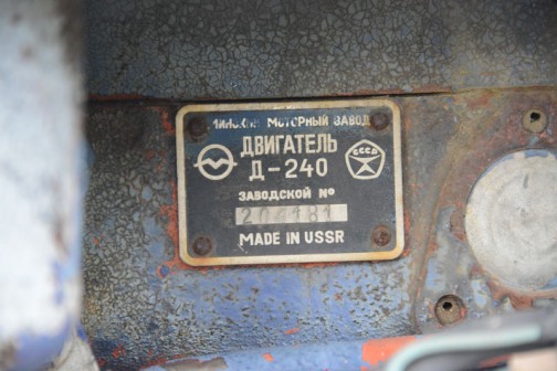 tractordata.comによれば、ベラルーシMTZ-82は1975年〜1977年ベラルーシのミンスク生まれ。水冷4気筒4.7Lディーゼル80馬力/2200rpm。MTZ-80が二駆で、MTZ-82が四駆のようです。僕が見たMTZ-82Sは（エス）は載っていなかったのですが、スペシャルのSかなあ・・・
