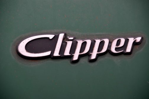 Clipper　調べてみると主な意味は、 刈る人、はさみ、木ばさみ、(19 世紀の 3 本マストの)快走帆船、(昔のプロペラ式)長距離快速飛行艇、大型旅客機、足の早い人 大きな意味をとらえにくいものが並んでいます。