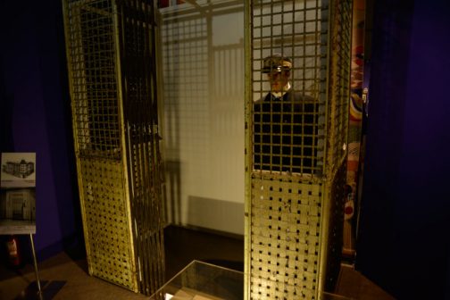 そしてなんと凌雲閣にはエレベーターまで設置されていたそうです。全く今と変わりませんね。 こちらは同じく展示されていた、日本で3番目のエレベーター。（凌雲閣のエレベーターは日本で最初のものだったそうです） オーチス社（イギリス）製で、キャプションには 本機は、1896（明治29）年に日本銀行本店（日本橋）と三菱三号館（丸の内）についで国内3番目に導入された最古級の乗用エレベーターであり、1901（明治34）年に関野貞博士の設計による日本生命保険本店（大阪市）に設置された。 とあります。また、中に乗っているのはエレベーターボーイのマネキンで、こちらもキャプションによると 1960年代に当館でオーチス製エレベーターを展示していた際のマネキン。その後、1985（昭和60）年に2号館（「理工館」。後の「たんけん館」）改装時にエレベーターごと閉鎖され、1994（平成6）年に「たんけん館」解体時に、エレベータとともに当時の研究者により救出された。 とあります。 エレベーターごと閉鎖って・・・どういう意味でしょう・・・もしかして建物に設置された状態で展示されていたのでしょうか？？？