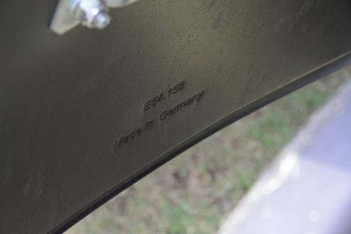 ブラックのFフェンダー裏にMADE IN GERMANYの文字。メーカーはわからなかったので、次に見た時に確認したいです。