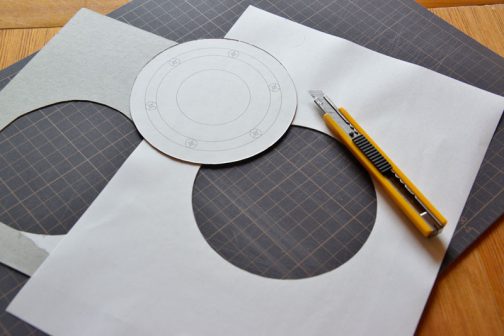 改めて穴位置を出すための型紙を切りなおします。