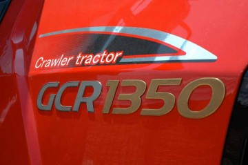 三菱トラクタ　ゴムクローラ　GCRシリーズ　GCR1350　ロゴ