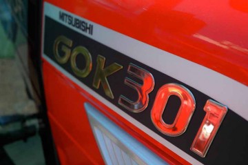 三菱トラクタ　ハーフクローラGOKシリーズ　GOK301　ロゴ