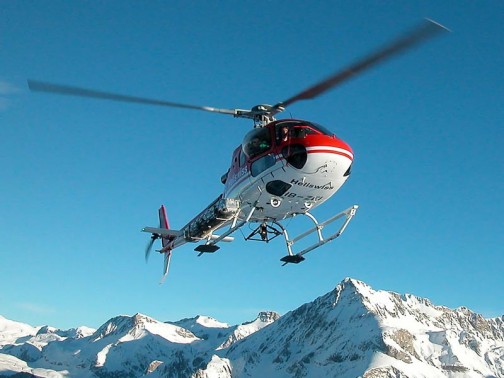 ユーロコプター350 B3ヘリコプターは超低空飛行で競技車をチェイスする迫力ある映像を撮るために使われるそうです。