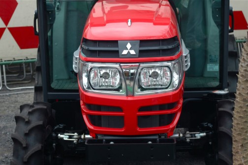 ASUMA三菱トラクタ　Mitsubishi Tractor ハーフクローラトラクタGOK301XV　30馬力　こちらは顔が黒くないロボット顔