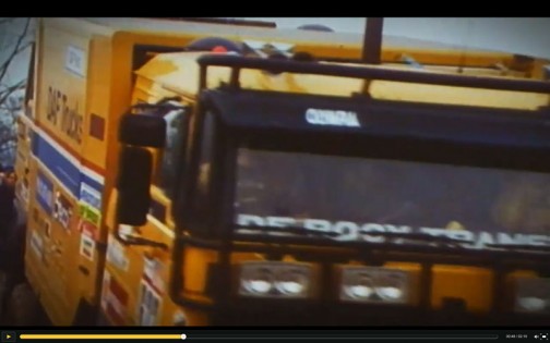 DAFトラックの映像がおもしろいです。これは前。パーツを運んでいるトラックみたいなんですけど・・・