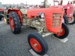 Zetor（ゼトル）2011として話を進めてしまいます。Zetor（ゼトル）2011の生産は1963年から1967年まで行われ、その1.6リッター2気筒ディーゼルエンジンは25馬力を発生。前進10段後進2段のトランスミッションを持っていました。