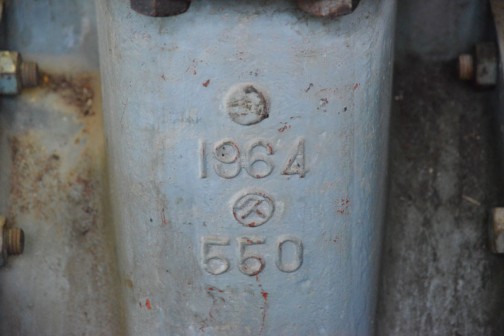 水戸市大場町島地区排水機場にある、もう使用されていない1964年製55馬力クボタ4気筒ディーゼルエンジン
