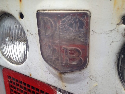 デビッドブラウントラクター　david brown tractor 770 selectamatic　赤いグリルとマフラーに白いボディ