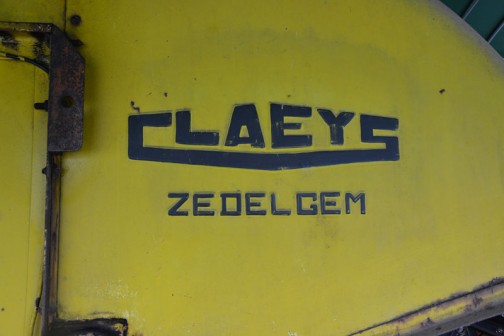 CLAEYS ZEDELGEM　クレイスだかクレイズだかわかりませんが、ここではクレイスに統一しちゃいます。この下の文字は？　ドイツっぽい名前・・・「ツェデルゲン？」「ゼデルヘム？」なんだろ？