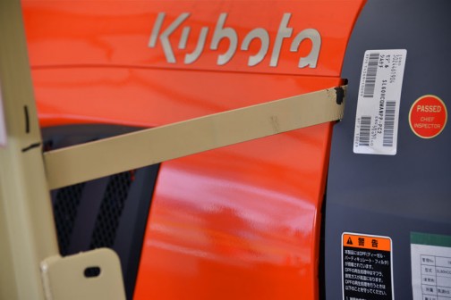 クボタトラクタースラッガーSL60安全フレーム試験機。Kubota tractor SL60 safety frame strength test sample