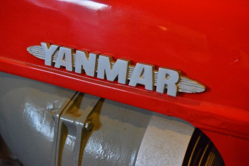 ヤンマートラクタ  1961年（昭和36） ヤンマー農機㈱　（日本） YM-18型　18馬力　空冷ディーゼルエンジン  1962年（昭和37）昭和35年発売、国産トラクタとして各地で導入が進む。 末永途中入手、使用経過は不明。 後に岩崎が入手自家保存していた。 