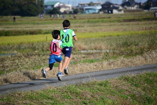 水戸市常澄地区の学区対抗　小・中学生駅伝大会が行われました。