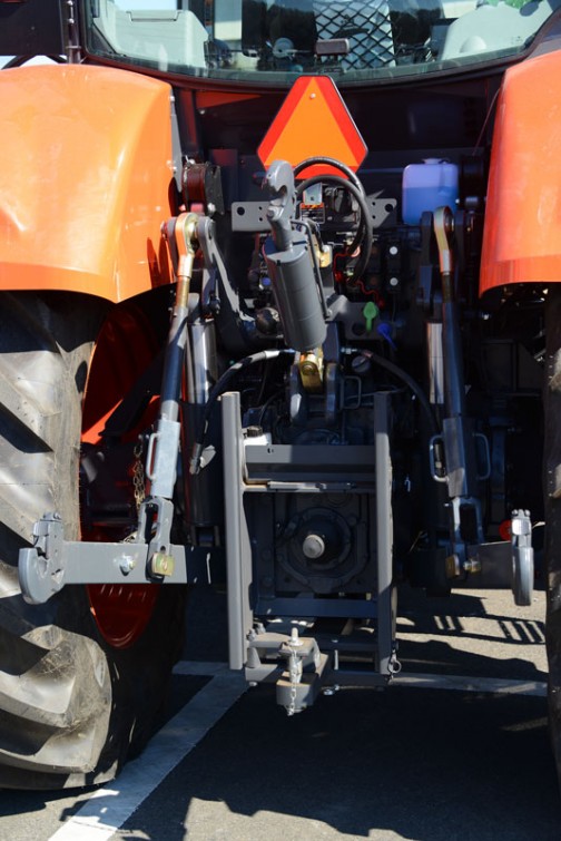 宇都宮のろまんちっく村で開かれた「ＪＡ＆クボタ　全力応援夢農業2016」で見た、クボタトラクター、M7001シリーズ、M7131です。tractordata.comによれば、M7131のエンジンはV6108 4気筒6.1Lディーゼル130馬力。