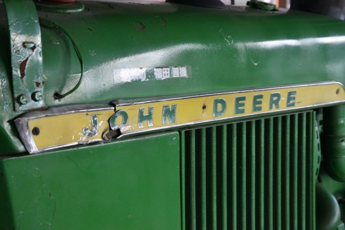 tractordata.comによればJD3010は1961年から1963年にかけてアイオワのウォータールもしくはメキシコの工場で作られ、エンジンは4気筒4.2Lディーゼル61馬力/2200rpm。LPガスエンジンのラインナップもあったそうです。