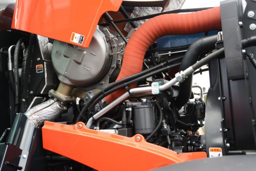 tractordata.comによるとクボタM7171はV6108型4気筒ディーゼル6.1Lの170馬力になっています。 クボタM7001　M7171PC-MSPFHM1-JP　価格￥参考出品 ★170馬力 ★総排気量：6.124L ★クボタV6108エンジン搭載 ★国内特自排ガス4次規制に余裕で適合 ★300L燃料タンクと38L尿素水タンク ★最適な自動変速制御