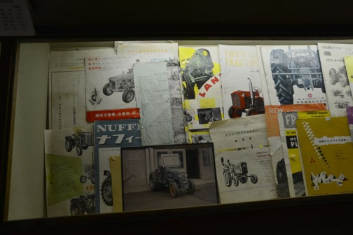 今日は、北海道上富良野町にあるスガノ農機の『「土の館」 土と犂の博物館』で見た、昔のトラクターのカタログです。