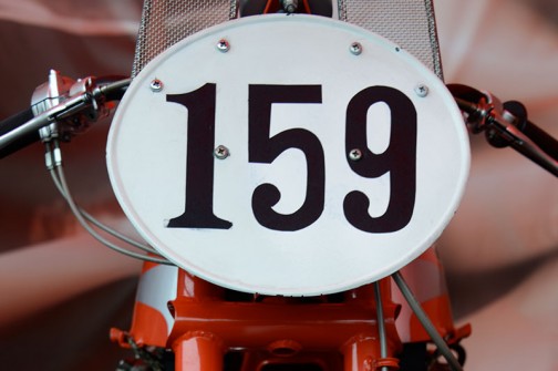 オマケ。1959年にまさにこの浅間山麓で行われた、第3回全日本オートバイ耐久ロードレースの250ccクラスで優勝したRC160の顔。なんだか無生物というか、顔がありません。