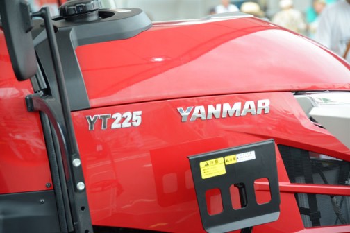 ヤンマートラクター　YT2シリーズ　YT225,XUKS5　水冷4サイクル3気筒直噴ディーゼル　1330cc　25馬力/2500rpm　価格￥2,775,600