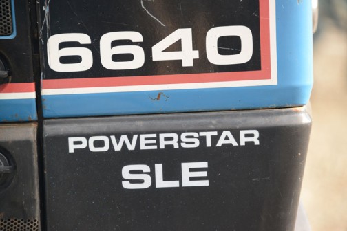 パワースターSLEとあります。SLEは通常が8速のところ16速もあるプレミアムトラクターの証だそうです。