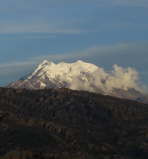 ラパスの写真によく出てくるこの山、イリマニさんというそうです。