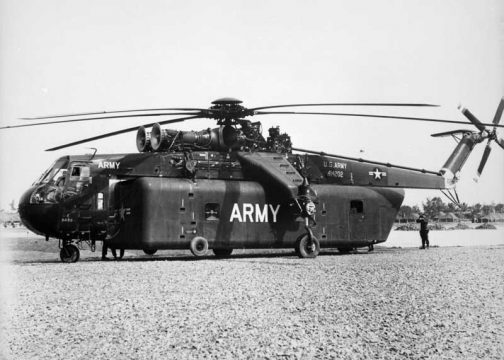 CH-54タルヘなどのヘリコプターに取って代わられたとか・・・。調べてみると積載量は9トンほどとオーバーランドトレインとは比べ物にならないのですが、やっぱり掛かる時間ですかねぇ・・・事は急を要する国防ですから「ヘリで行ったり来たりしたほうがいい」となったのでしょう。