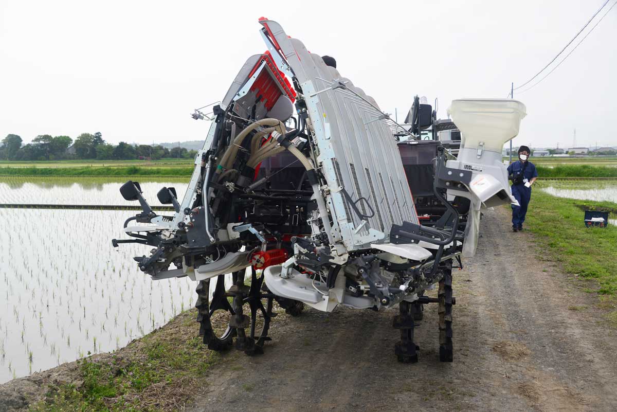おもしろい！！クボタ10条ロボット田植え機NW10SA田植えの準備編 | 水戸市大場町・島地区農地・水・環境保全会便り