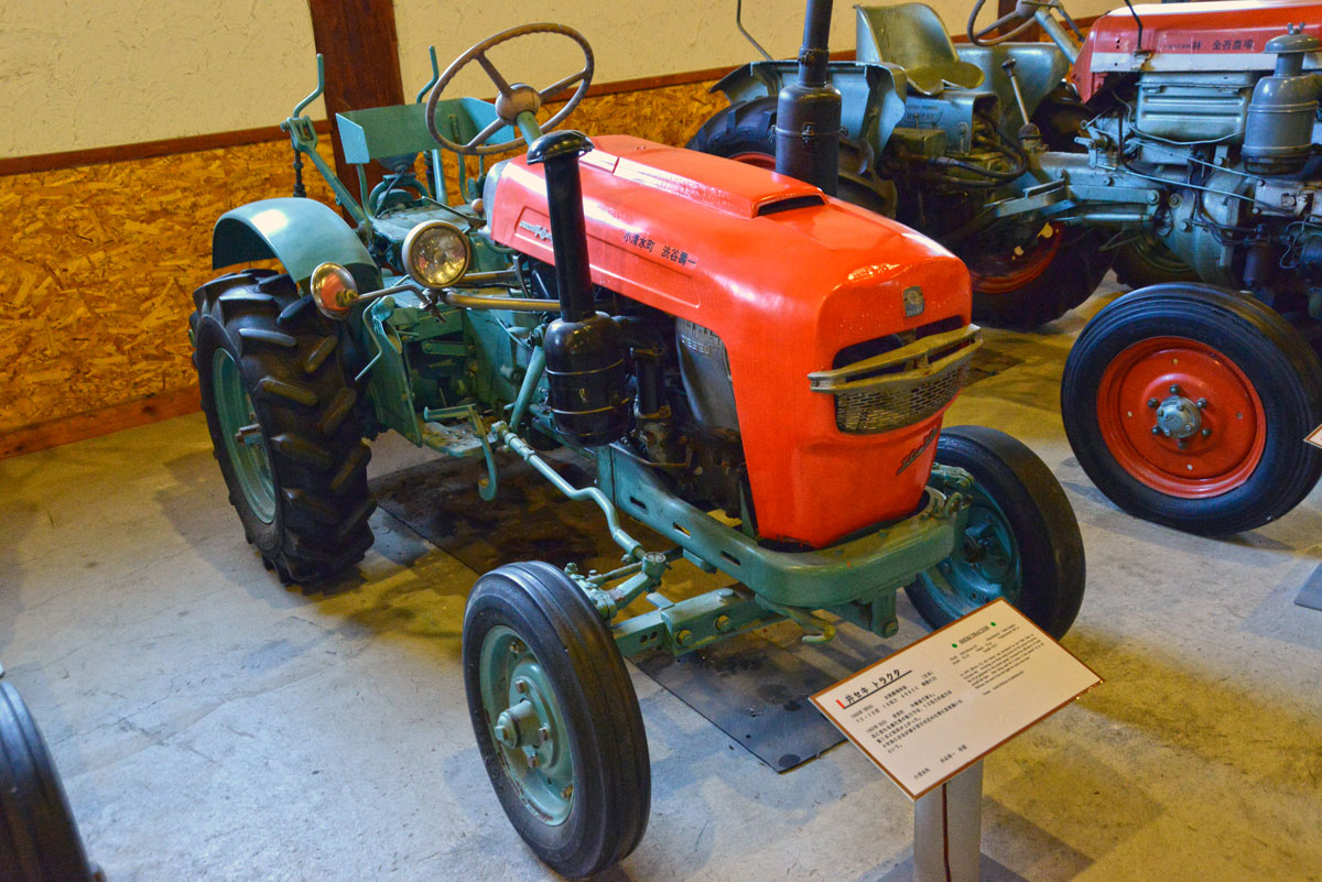 これがそのイセキのニューチェリーTC-10です。一応特定した農耕作業用軽自動車型式認定番号は農239号でした。