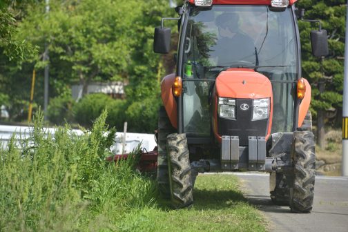 スライドモアの草刈りは今年度2回目ですが、人の手で草刈りはまだなので、機械の届かないところはボーボーに草が生えています。