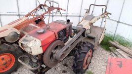 ヤンマーの耕運機、YS11です。600番台で、ライトカウルだけ白く、少し前のスズエの機械にとってもよく似ています。（耕運機はさらに詳しくないので、単に見分けがついていないというだけかもしれませんけど）