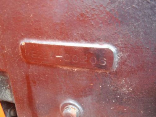 車体番号はE224から始まっています。運輸省型式認定番号銘板は写っていなかったのですが、資料によれば小型特殊自動車運輸省型式認定番号農1368号日の本E224型となっています。