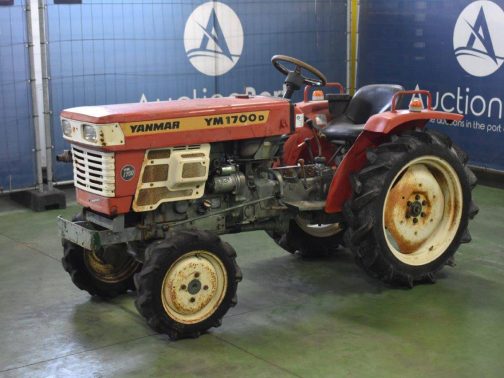 ネットオークションで見つけてきたYM1700Dです。この顔が最初に出てきたのが1970年。それから8年も経っているのに、そしてこれからの四角い顔も同じ年に発売されているのに昔の顔で登場しています。ちなみに二駆のYM1700が出たのが1974年です。