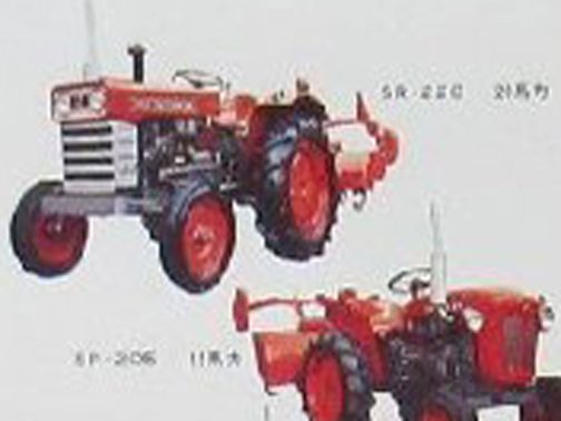 まずは比較的難易度の低いSR220から。元々三菱R2000の運輸省型式がR220だったことから、SR220はR2000と同じ形をしているのではないか？とアタリをつけていました。なんとなくSR220と読めますよね？あ！21馬力と書いてあります。どうもR2000の20馬力より1馬力だけ馬力が大きいです。