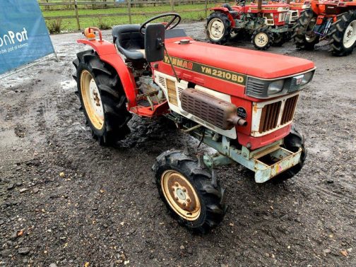 ネットオークションで見つけてきたヤンマーYM2210BDです。ここにこれを持ってきたのは朝が暗くて寒くてなかなか起きられなかったというだけで本当は寝坊したからなのでした。