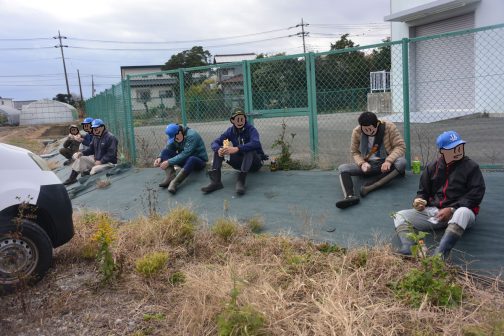 いつもとは違ったところで活動したので休憩もいつもと違うところで・・・寒いけど動いて暑い。そんな日でした。