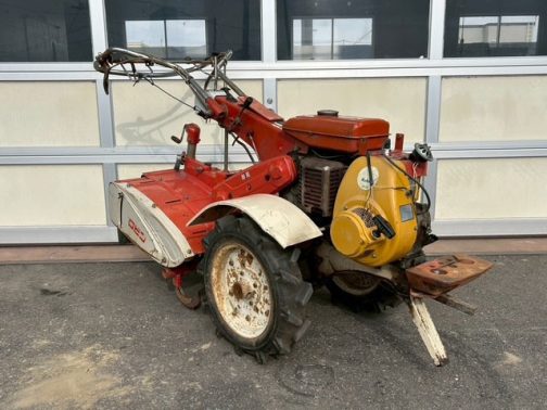 ネットオークションで見つけてきたロビンRT55です。少し小さめ。管理機といった風情の耕運機です。