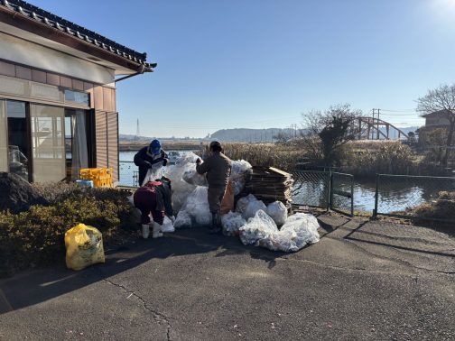 戻ると資源ごみの整理が進んでいました。この日は早めにおしまいです。