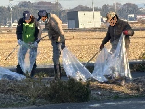 県道沿いは相変わらずゴミが多いです。日曜のせいかもしれませんが、拾った後に通りかかると新たに捨てられたものが目についたりします。