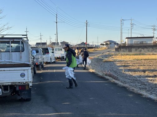 朝礼もそこそこに出発します。