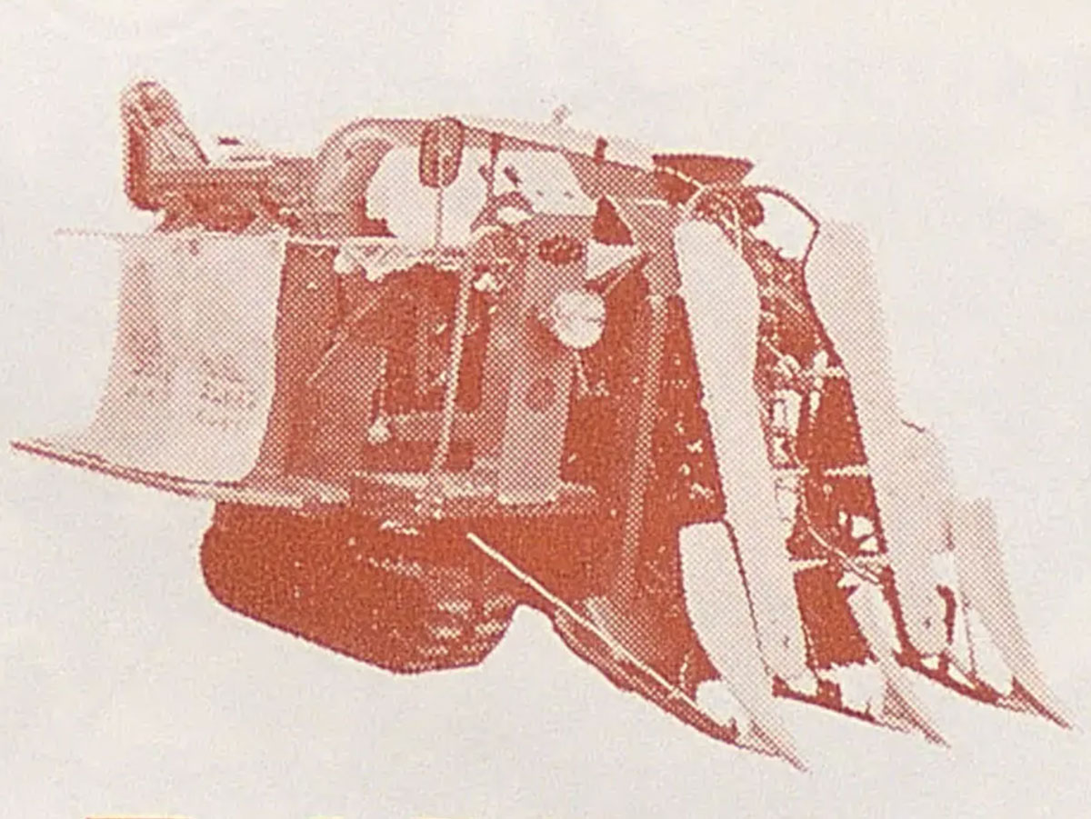 コンバインだけアップにします。●グーンとワイドな刈幅 ●定評ある大径扱胴 ●ワンマンオペレーター ●騒音、振動防止で快適作業とあります。騒音や振動をケアするということはコンバインとはガチャガチャうるさく振動もすごい機械だったということなのでしょう。