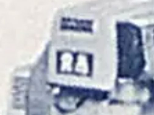 う〜ん・・・DCMは「筑波」という愛称がありますけどどうみても筑波じゃないです。最後の文字は「島」でしょうか・・・ナントカ島で２文字・・・マメトラは関東なので島はないよなぁ・・・