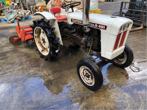 ネットオークションで見つけてきたサトーS-401です。サイドにはちゃんとS-401と書かれています。冒頭にも書きましたが番号として一つ前にDST75を積んだS-400があります。データにあるように少し大きなDST80を積んだくS-450というのはわかります。でも、この写真のS-401はS-400と同じエンジンを積んでいてそれで型式認定番号が違うというのは少し考えにくいです。