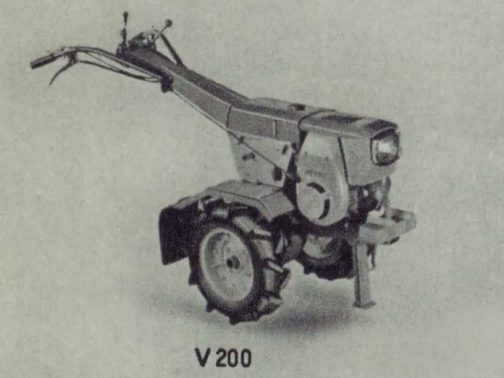 まずはV200です。資料によれば農耕作業用軽自動車運輸省型式認定番号農263号アキツV200型となっています。搭載エンジンはアキツP-13型123ccガソリンエンジン。もしかしたらこれは同じ排気量なのでトーハツT-56Eかもしれません。