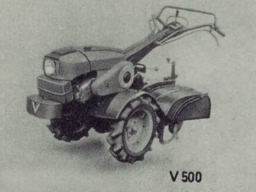 こちらはV500。資料によれば農耕作業用軽自動車運輸省型式認定番号農264号アキツV500型となっています。搭載エンジンはアキツP-18型175ccガソリンエンジンでした。